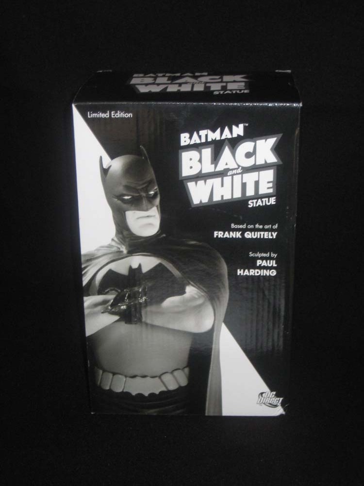 Unboxing: Batman Black and White – Frank Quitely Statue