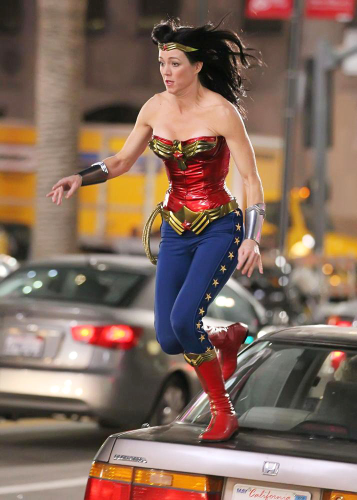 Wonder Woman' action shots: Adrianne Palicki gets new costume -- PHOTOS
