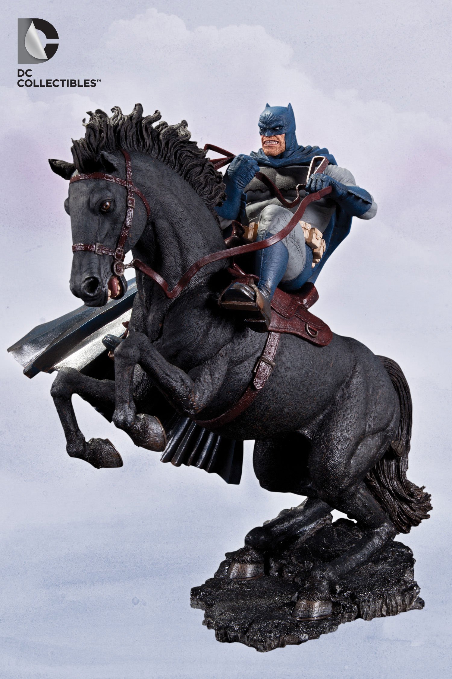 BATMAN: THE DARK KNIGHT RETURNS – CALL TO ARMS STATUE